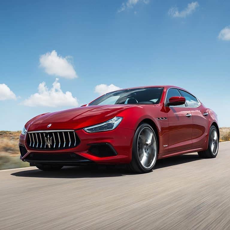Maserati Japan | マセラティ ジャパンのインスタグラム：「ギブリのスポーティなシルエット。その背後にあるのは、緻密なデザインと、イタリアのクラフトマンシップ、そしてマセラティの伝統が見え隠れします。 #Maserati #マセラティ  #MaseratiJapan #マセラティジャパン #Ghibli #ギブリ」