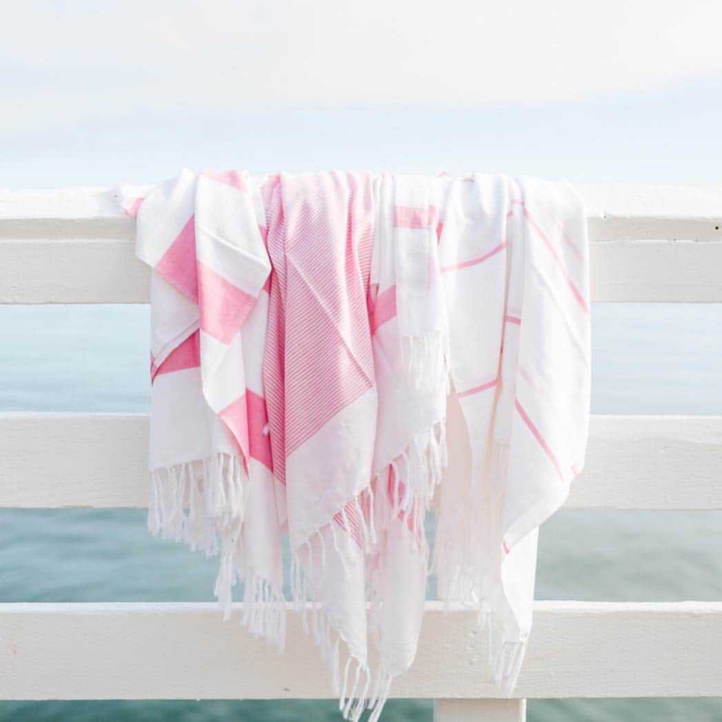 The Little Marketさんのインスタグラム写真 - (The Little MarketInstagram)「Your new favorite beach accessory: our lightweight towel. Pick your favorite stripe at thelittlemarket.com.」5月1日 9時50分 - thelittlemarket