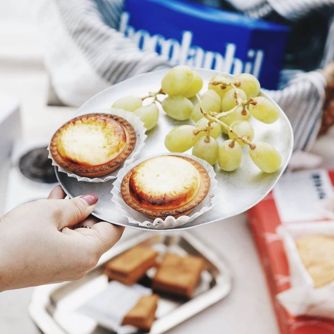 BAKE CHEESE TART OFFICIALさんのインスタグラム写真 - (BAKE CHEESE TART OFFICIALInstagram)「「令和」 新しい時代のはじまり。  焼きたてチーズタルトのBAKE CHEESE TART  そしてBAKE Inc.は、 これからも多くのお客様に美味しさを届けられるよう、 スタッフ一同努めてまいります。  令和の時代も、 BAKE Inc.ならびにBAKE Inc.の各ブランドへの ご支援とご愛顧のほどよろしくお願いいたします。  @bakecheesetart @zakuzaku_jp @pressbuttersand @ringoapplepie @pogg_jp @chocolaphil_jp  #令和  #令和元年 #手土産  #おやつ  #スイーツ #bake  #bakeチーズタルト  #bakecheesetart #ZAKUZAKU  #ザクザク  #クロッカンシューザクザク #ringoapplepie #プレスバターサンド  #pressbuttersand #POGG  #スイートポテトパイ #chocolaphil  #ショコラフィル  #ガトーショコラ専門店」5月1日 10時00分 - bakecheesetart