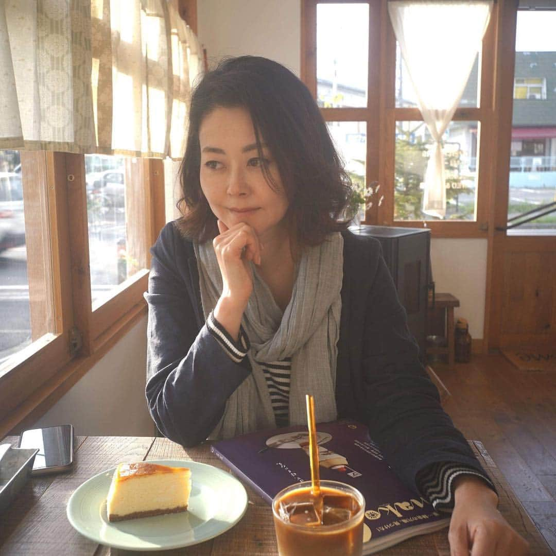 竹本アイラさんのインスタグラム写真 - (竹本アイラInstagram)「#鎌倉 の美味しいケーキ屋さん #hanako の鎌倉特集が読み応えたっぷり！ #梶原 エリアが熱い #kamakura  #鎌倉カフェ  #鎌倉食べ歩き  #鎌倉観光  #鎌倉さんぽ  #sweets  #鎌倉暮らし」5月1日 10時09分 - aira.ar50