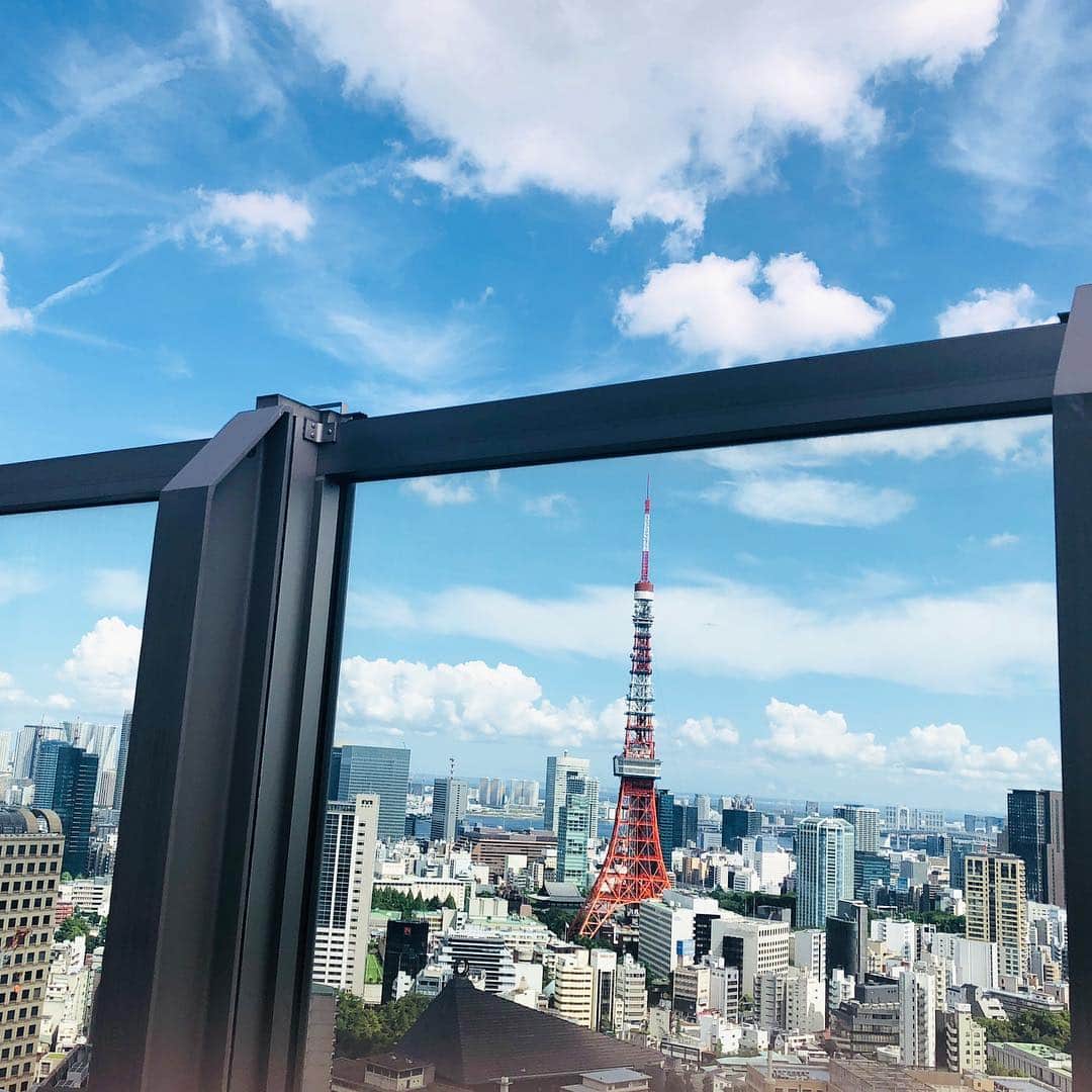 伊藤春香さんのインスタグラム写真 - (伊藤春香Instagram)「令和元年🙌✨﻿ ﻿ 元号が新しくなるだけで﻿ 新鮮な気持ちになってるの、単純だけど、﻿ 良い時代になりますように。﻿ ﻿ 写真は前にお友達のおうちから﻿ 撮らせてもらった東京タワー🗼﻿ ﻿ #令和 #新元号 #東京タワー﻿」5月1日 10時34分 - ha_chu
