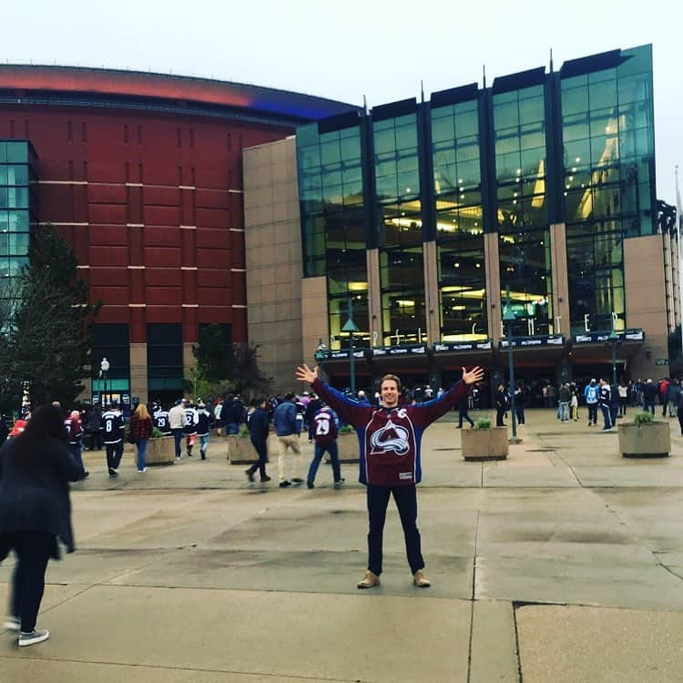 ギャレット・マッキーンのインスタグラム：「Took me 18 years of being a fan but I made it!!! #goavsgo #becauseitsthecup」