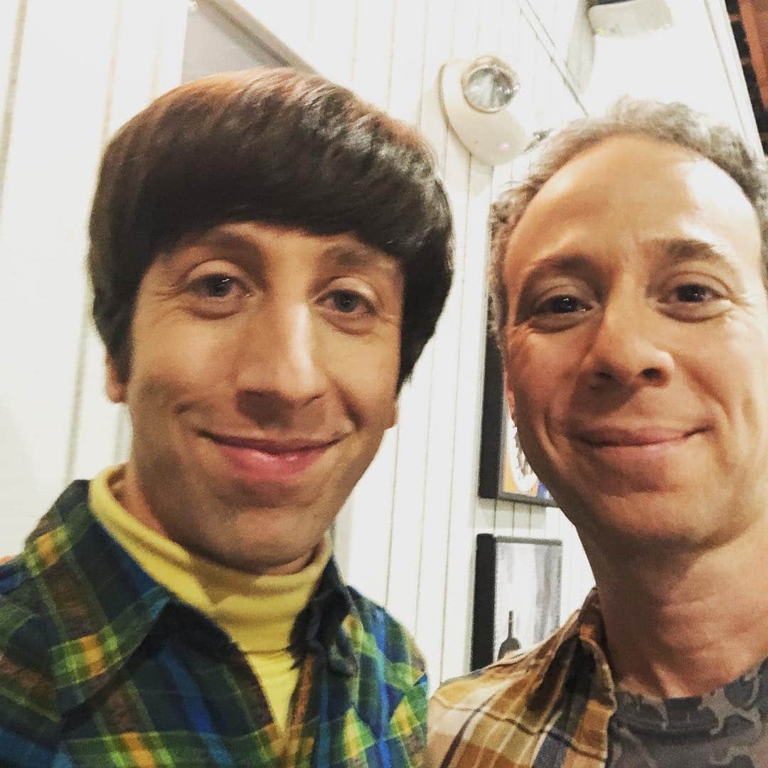 ケヴィン・サスマンのインスタグラム：「#SimonHelberg and I have logged so many hours talking about acting and theater and film and everything we’re passionate about and have been blessed to be able to do for a living. One of the funniest people I’ve ever met, on screen and off. With all the phenomenal success of the show, Simon’s passion for the work has never changed. Still exploring. Still asking questions. Still doing spot on impressions of Christopher Walken that make you spit your milk out. Love this guy.」