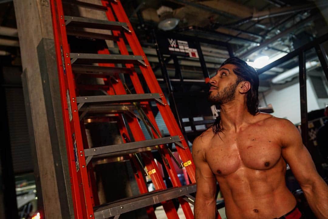 WWEさんのインスタグラム写真 - (WWEInstagram)「A sign of things to come at #MITB? @aliwwe stands tall on #SDLive!」5月1日 11時01分 - wwe