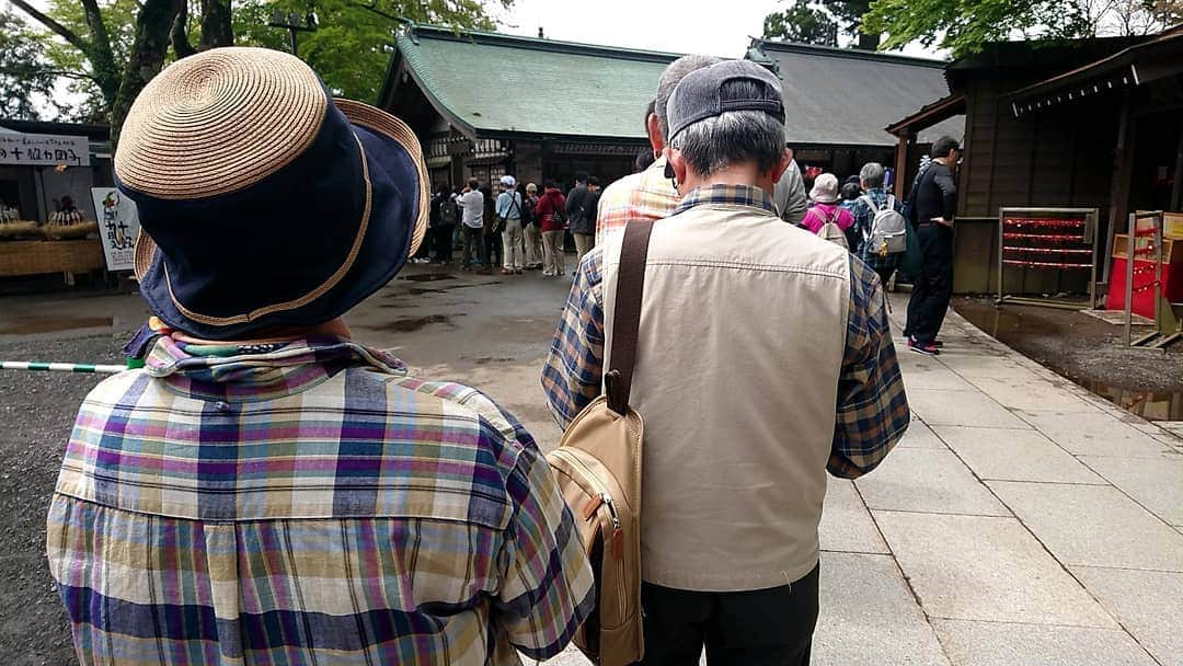 桜花さんのインスタグラム写真 - (桜花Instagram)「御朱印もらおうと並んだら  素敵なおじいちゃんおばあちゃんと前後になり、 沢山話した🍀  何とおじいちゃんは、 ボランティアを13年やっていたんだそう🌼  おばあちゃんは、今82歳で。 最近は御朱印集めが趣味なんだそう✨  とても素敵な出会い🍀  #御朱印 #高尾山  #令和  #令和元年 #山登り  #山歩き  #mountain #mountains  #mountaingirl #御朱印ガール #御朱印集め  #おじいちゃん #おばあちゃん  #ハピピーン」5月1日 11時13分 - mountainohka