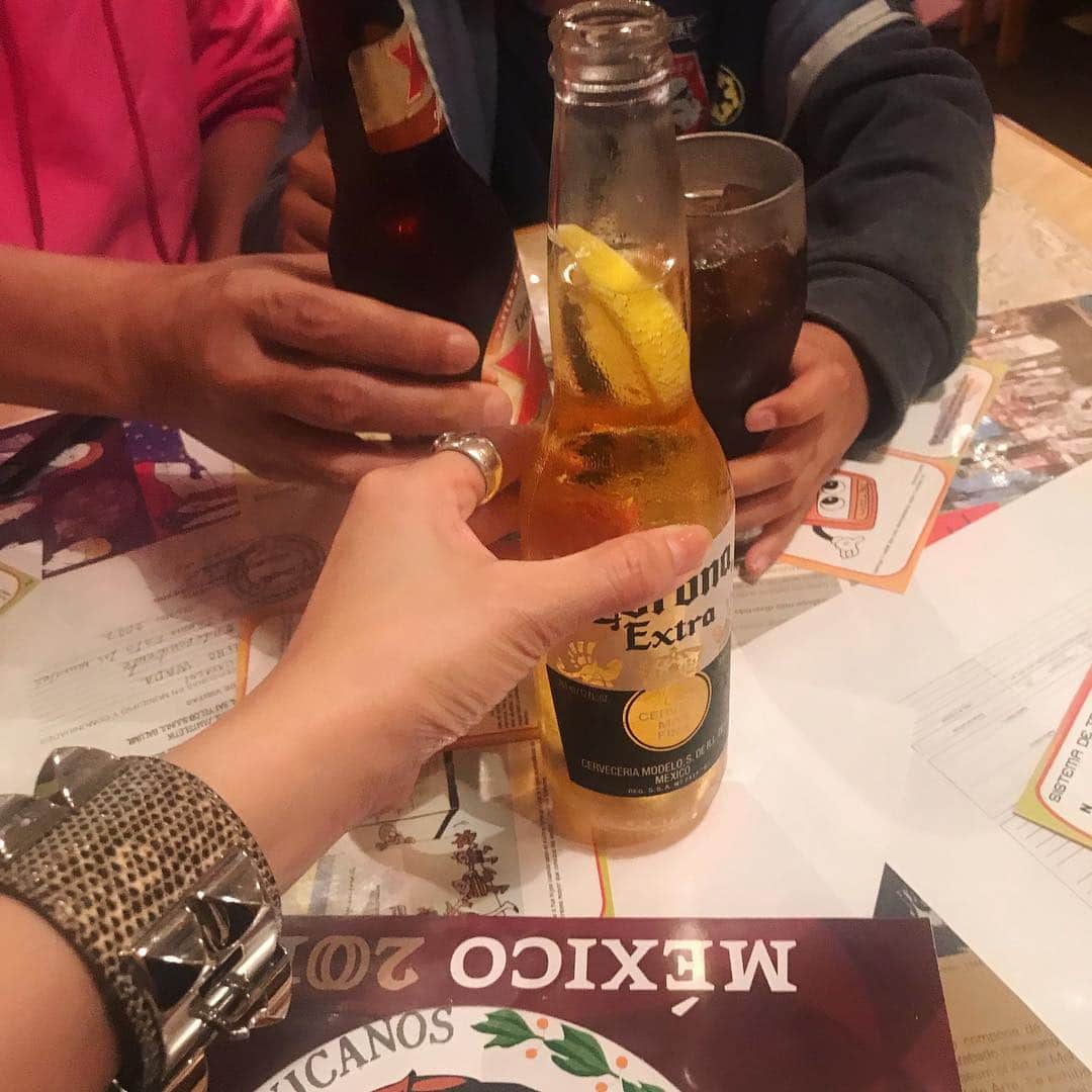 澤田泉美さんのインスタグラム写真 - (澤田泉美Instagram)「メキシコ料理🇲🇽乾杯🍻 いつかは行きたいカリブ海💛🏖👙 #mexico#coronabeer #cancun」5月1日 22時28分 - izumi.sawada