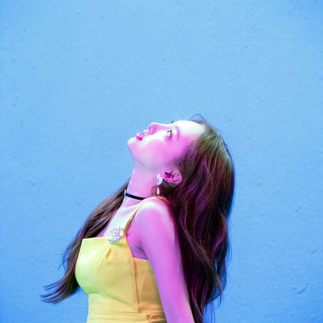 ナヨンさんのインスタグラム写真 - (ナヨンInstagram)「❤️💛💚💙💜🧡」5月1日 22時29分 - twicenayeon