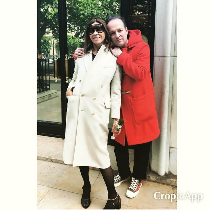 カリーヌ・ロワトフェルドのインスタグラム：「White for royalty, red for revolution, and blue in the sky! French flag🇫🇷happy first of May @herveherau #firstofmay @maxmara」