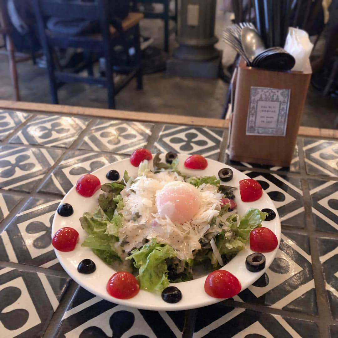 きりたんぽさんのインスタグラム写真 - (きりたんぽInstagram)「大好きなカフェ☕トマトとオリーブ可愛くデコってあるね☺️デコるってなんか懐かしいな」5月1日 20時57分 - kiritampopopo