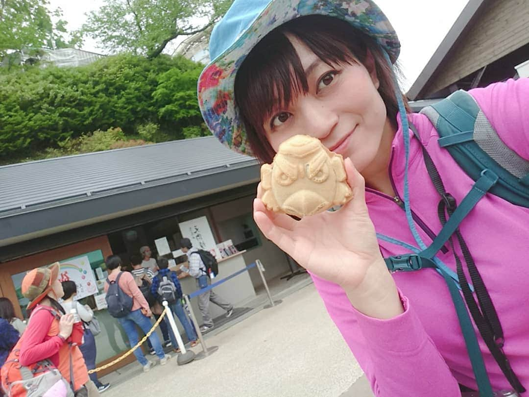 桜花さんのインスタグラム写真 - (桜花Instagram)「天狗焼きは今日も美味しかった🍀 令和も沢山食べるぞ〜🗻🌼 黒豆あんにもちもちの皮🍀やみつきです🍀  #天狗焼き  #高尾山  #名物  #山登り  #山  #山歩き #登山  #」5月1日 20時57分 - mountainohka