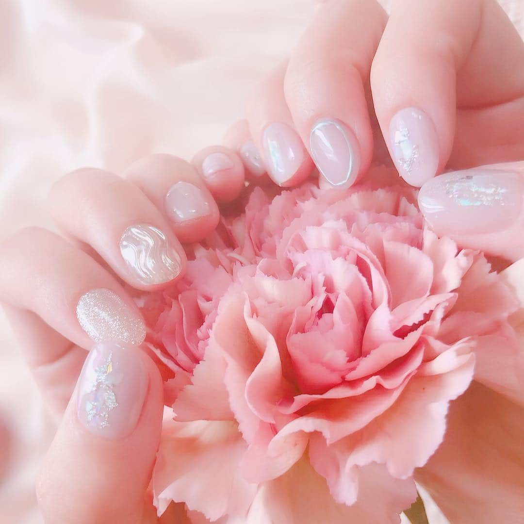 増田愛里菜さんのインスタグラム写真 - (増田愛里菜Instagram)「今月のボンシャンスネイル 💅🌸✨ . @bonnechance_nail . . . やっぱりピンクとシルバーの組み合わせ可愛い💘💘 . . まなちゃんありがとう〜😍 たくさんお喋りできて楽しかったよ〜👭💕 .  @bonnechance_mana . . ✳︎ 〒150-0001 東京都渋谷区神宮前4-21-7エスパス表参道302 . 【BONNE CHANCE 】 ☎️050-3462-3572 ✳︎ . #BONNECHANCE #nail #nails #nailsalon #nailart #naildesign #nailstagram #france #ボンシャンス #表参道 #ネイル #ネイルサロン #ボンシャンスネイル #シンプルネイル #ミラーネイル #ピンクネイル #ミラーネイル #ジェルネイル #ネイルアート #ネイルデザイン #令和 #令和元年」5月1日 21時09分 - masuuu_324