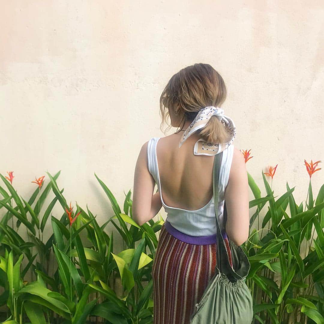 のインスタグラム：「. 毎年GW恒例の南国にきております🌴今年は年末のリベンジでベトナムに🇻🇳朝からすっぴんでプールに飛び込んでビール飲んで幸せ噛み締めてる🍹 いま真っ白だけどどれだけ黒くなるかなぁ✌︎ #Vietnam#phuquocisland#gw」