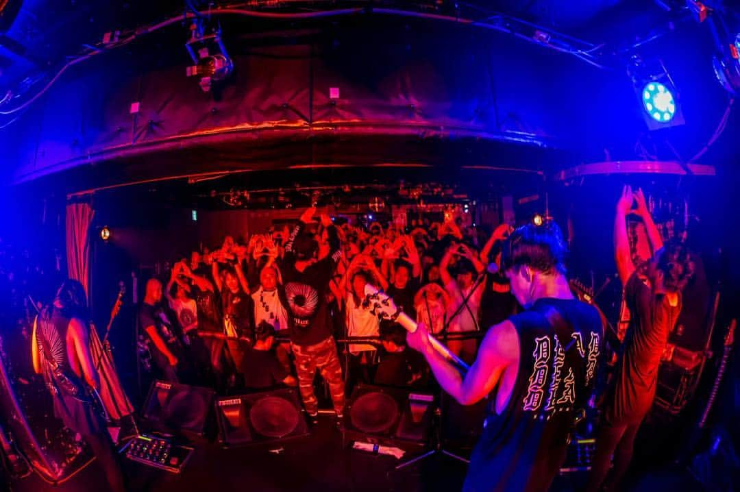 Crystal Lakeさんのインスタグラム写真 - (Crystal LakeInstagram)「THANK YOU NIIGATA!! SOLD OUT SHOW. HELIX ONEMAN JAPAN TOUR 2019 SEASON 2.  Photo: @taka_tallman  #CrystalLake #HELIX」5月1日 21時22分 - crystallake777