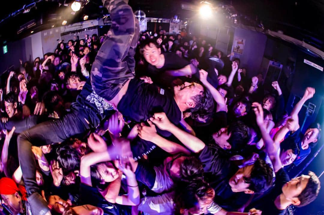 Crystal Lakeさんのインスタグラム写真 - (Crystal LakeInstagram)「THANK YOU NIIGATA!! SOLD OUT SHOW. HELIX ONEMAN JAPAN TOUR 2019 SEASON 2.  Photo: @taka_tallman  #CrystalLake #HELIX」5月1日 21時22分 - crystallake777