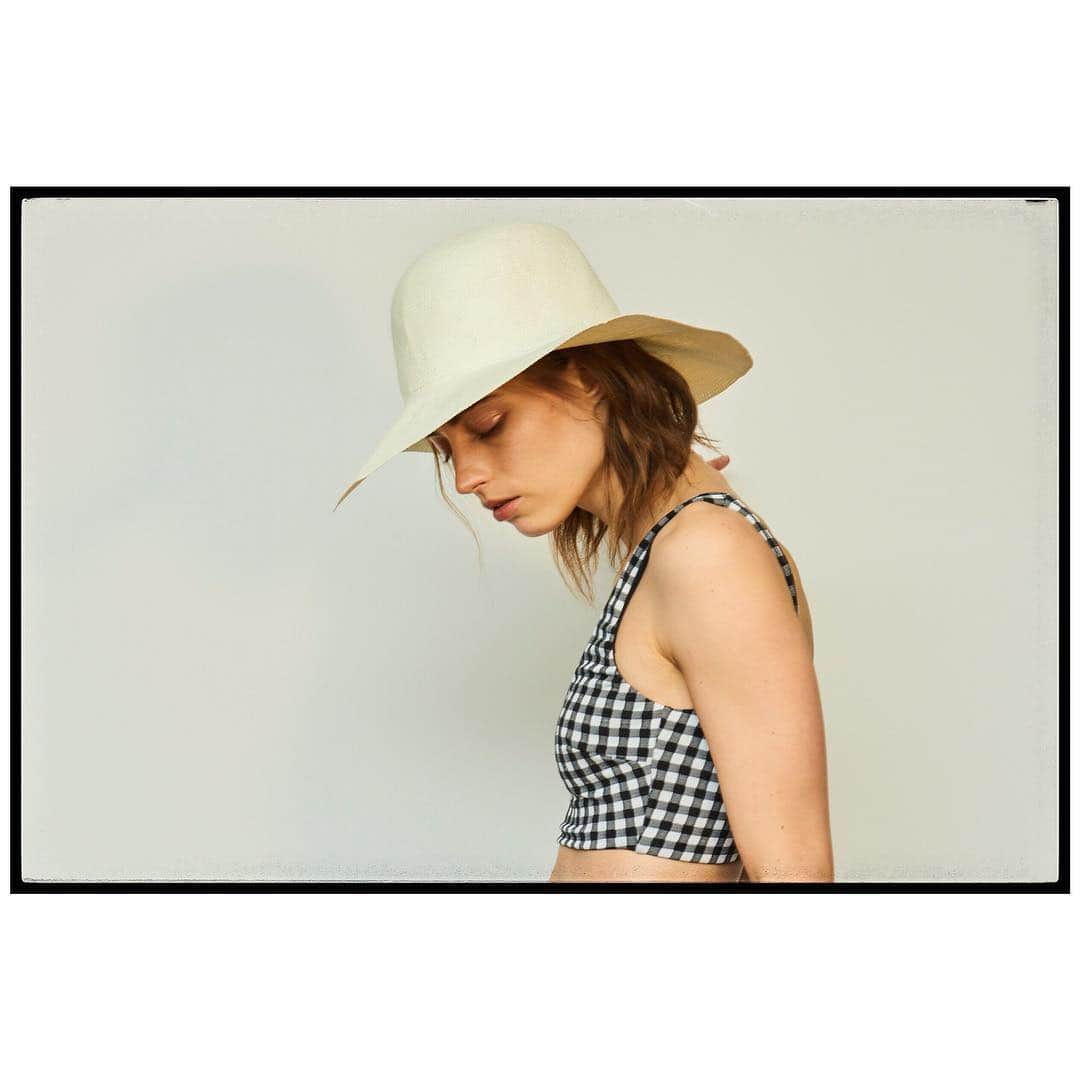 IÉNA LA BOUCLEさんのインスタグラム写真 - (IÉNA LA BOUCLEInstagram)「ーIÉNA LA BOUCLEで夏を着るー﻿﻿﻿﻿ ﻿﻿﻿﻿﻿ \ event news! /﻿﻿ ﻿ 【La Maison de Lyllis】﻿ ﻿﻿ hat order👒💛🐝﻿﻿ 5/4(sat)-5/5(sun)﻿ ﻿﻿﻿ ﻿﻿﻿ “好みの帽子を選ぶのではなく、オーダーする” ﻿﻿﻿ ﻿﻿﻿ 素材、デザインをお選びいただき、﻿﻿﻿ ヘッドサイズにぴったりフィットする﻿﻿﻿ 自分だけの世界に一つだけのハット。﻿﻿﻿ ﻿﻿﻿﻿﻿﻿﻿﻿﻿ 是非ショップにてご覧下さいませ♥﻿﻿ ﻿﻿﻿﻿﻿ --------------------------------﻿﻿﻿﻿﻿﻿﻿﻿﻿﻿﻿﻿﻿﻿ ﻿﻿﻿﻿﻿﻿ ﻿﻿﻿﻿﻿﻿﻿﻿﻿﻿﻿﻿﻿﻿﻿﻿ #iena_la_boucle﻿﻿﻿﻿﻿﻿﻿﻿﻿﻿﻿﻿﻿﻿﻿﻿ #laboucle #iena﻿﻿﻿﻿﻿﻿﻿﻿﻿﻿﻿﻿﻿﻿﻿﻿ #boucle_19ss﻿﻿﻿﻿﻿﻿﻿﻿﻿﻿﻿﻿﻿﻿﻿﻿ #lamaisondelyllis」5月1日 21時35分 - iena.la.boucle.store