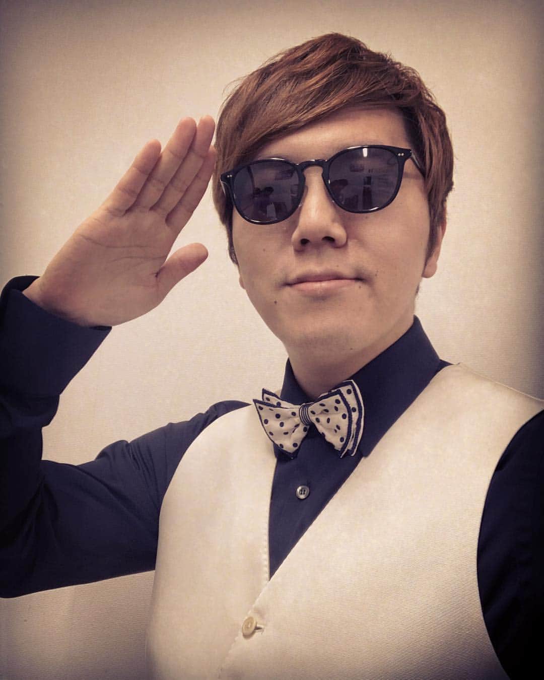 HIKAKINのインスタグラム：「イベントで、スーツビシッと😎👊 #NKR」