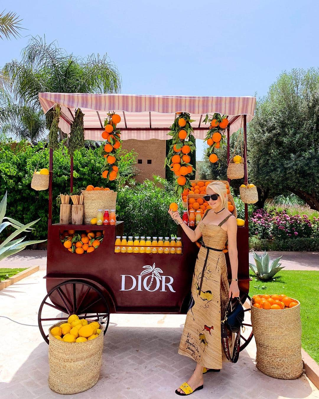 ヤナ・ルドコフスカヤさんのインスタグラム写真 - (ヤナ・ルドコフスカヤInstagram)「Dior is Everywhere 🍊🍋🍊 #DiorCruise2020  wearing @dior」5月1日 21時50分 - rudkovskayaofficial