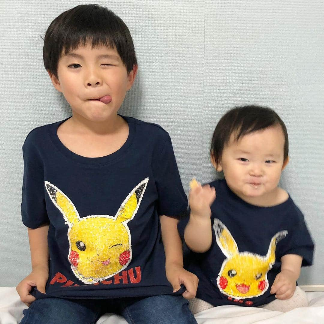 ᴋᴀɴᴀᴋöさんのインスタグラム写真 - (ᴋᴀɴᴀᴋöInstagram)「#pikachu ⚡️ ピカチュウと 同じ顔😜❤️ * ポケモン ×  H&M ( @hm_kids )の コラボアイテムは、 明日5/2から 発売開始です⚡️ * #HM #HMxME #HMkids #PokemonxHM #ポケモンxHM#Pokemon #ポケモン #ピカチュウ」5月1日 21時50分 - kanakokko_34_