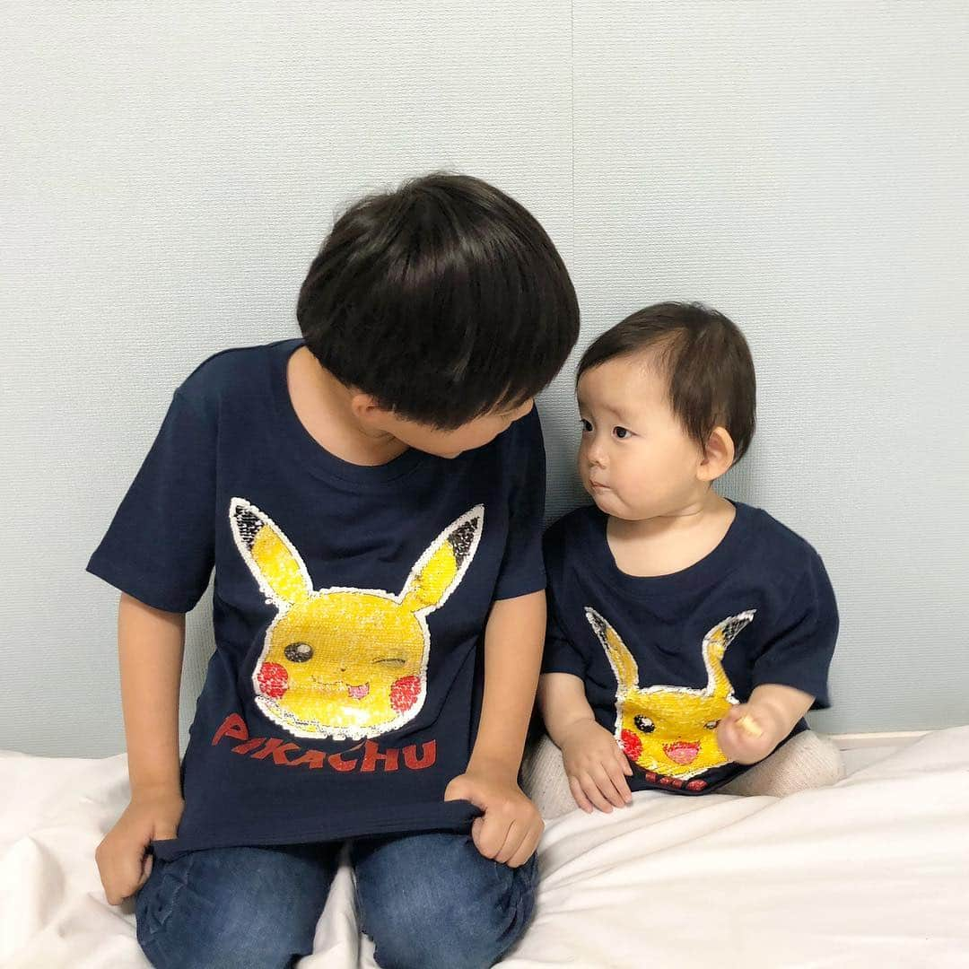 ᴋᴀɴᴀᴋöさんのインスタグラム写真 - (ᴋᴀɴᴀᴋöInstagram)「#pikachu ⚡️ ピカチュウと 同じ顔😜❤️ * ポケモン ×  H&M ( @hm_kids )の コラボアイテムは、 明日5/2から 発売開始です⚡️ * #HM #HMxME #HMkids #PokemonxHM #ポケモンxHM#Pokemon #ポケモン #ピカチュウ」5月1日 21時50分 - kanakokko_34_