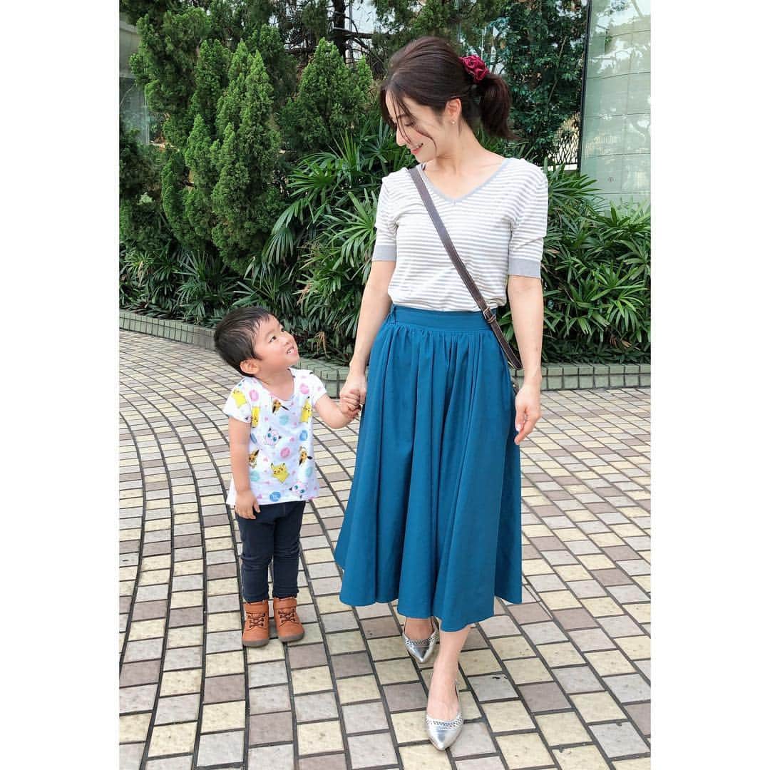Mayuko Watanabe 渡辺真由子さんのインスタグラム写真 - (Mayuko Watanabe 渡辺真由子Instagram)「H&MからポケモンコラボTシャツが明日5/2から発売されます😊✨ ・ 香港旅行中に息子も着ましたが、『ピカチュウ可愛い😍』と気に入っていました！ 2枚セットで男の子でも着れますし、女の子にもおすすめです😊✨ #HM#HMxME#HMkids#PokemonxHM#ポケモンxHM#Pokemon#ポケモン #mama#ママ#子育て中 @hm_kids」5月1日 21時55分 - watanabe_mayuko