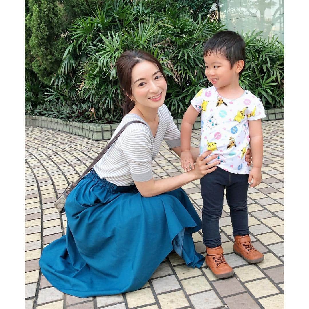 Mayuko Watanabe 渡辺真由子さんのインスタグラム写真 - (Mayuko Watanabe 渡辺真由子Instagram)「H&MからポケモンコラボTシャツが明日5/2から発売されます😊✨ ・ 香港旅行中に息子も着ましたが、『ピカチュウ可愛い😍』と気に入っていました！ 2枚セットで男の子でも着れますし、女の子にもおすすめです😊✨ #HM#HMxME#HMkids#PokemonxHM#ポケモンxHM#Pokemon#ポケモン #mama#ママ#子育て中 @hm_kids」5月1日 21時55分 - watanabe_mayuko