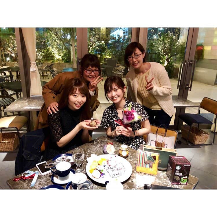 のインスタグラム：「大好きなみんなに囲まれて..💓﻿﻿ 最高のお誕生日でした🥰🥰﻿﻿ ﻿﻿ みんな、ありがとう！！﻿﻿ メッセージくださったみなさまも﻿ ありがとうございます！！💖﻿ ﻿ 私はほんとに幸せ者です！！🥰﻿﻿ ﻿﻿ 令和もどうぞよろしくお願いします💖﻿﻿ ﻿﻿ ﻿ #4月30日﻿﻿ #平成最後の日 ﻿﻿ #誕生日 #Bday 🎂💖﻿﻿ #ありがとう ﻿﻿ #HAPPY #令和 ﻿﻿ #おめでたい 🎉﻿﻿ #幸せ ♡♡♡」