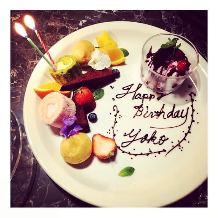 太田葉子さんのインスタグラム写真 - (太田葉子Instagram)「大好きなみんなに囲まれて..💓﻿﻿ 最高のお誕生日でした🥰🥰﻿﻿ ﻿﻿ みんな、ありがとう！！﻿﻿ メッセージくださったみなさまも﻿ ありがとうございます！！💖﻿ ﻿ 私はほんとに幸せ者です！！🥰﻿﻿ ﻿﻿ 令和もどうぞよろしくお願いします💖﻿﻿ ﻿﻿ ﻿ #4月30日﻿﻿ #平成最後の日 ﻿﻿ #誕生日 #Bday 🎂💖﻿﻿ #ありがとう ﻿﻿ #HAPPY #令和 ﻿﻿ #おめでたい 🎉﻿﻿ #幸せ ♡♡♡」5月1日 22時04分 - instayoko