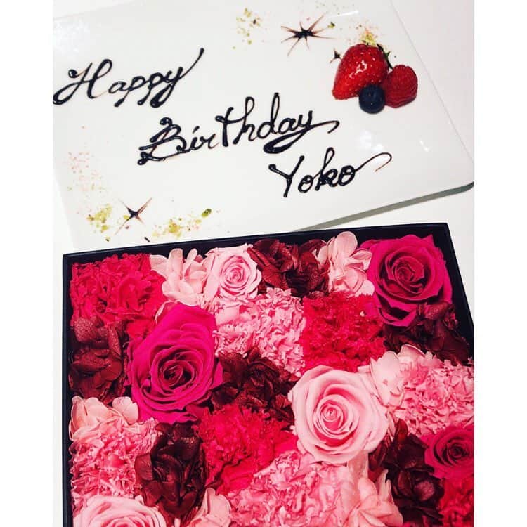 太田葉子さんのインスタグラム写真 - (太田葉子Instagram)「大好きなみんなに囲まれて..💓﻿﻿ 最高のお誕生日でした🥰🥰﻿﻿ ﻿﻿ みんな、ありがとう！！﻿﻿ メッセージくださったみなさまも﻿ ありがとうございます！！💖﻿ ﻿ 私はほんとに幸せ者です！！🥰﻿﻿ ﻿﻿ 令和もどうぞよろしくお願いします💖﻿﻿ ﻿﻿ ﻿ #4月30日﻿﻿ #平成最後の日 ﻿﻿ #誕生日 #Bday 🎂💖﻿﻿ #ありがとう ﻿﻿ #HAPPY #令和 ﻿﻿ #おめでたい 🎉﻿﻿ #幸せ ♡♡♡」5月1日 22時04分 - instayoko
