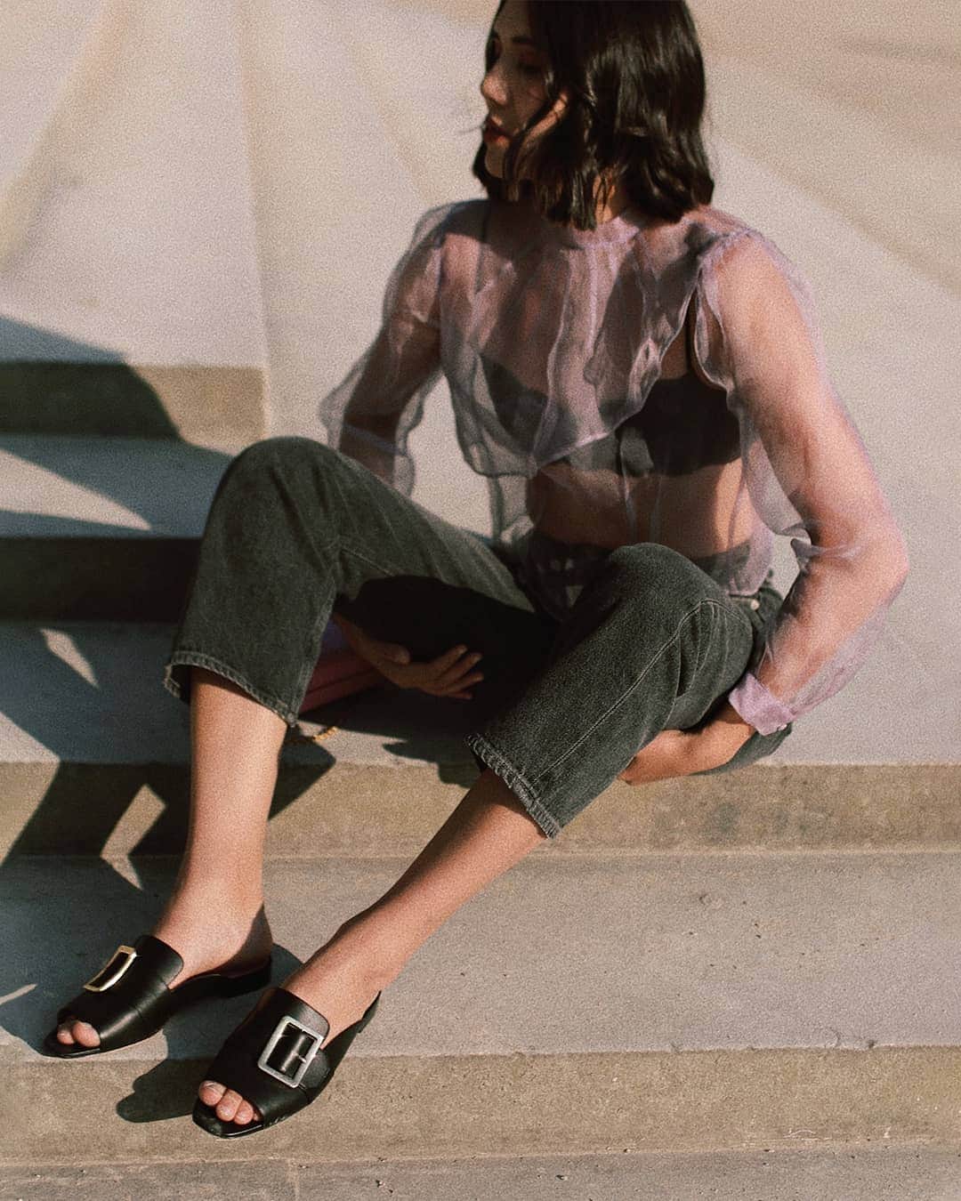 バリーさんのインスタグラム写真 - (バリーInstagram)「Basking in the afternoon sun, @dylanasuarez shows off her Janaya sandals. #Bally #BallyCollective #BallyJanelle」5月1日 22時04分 - bally