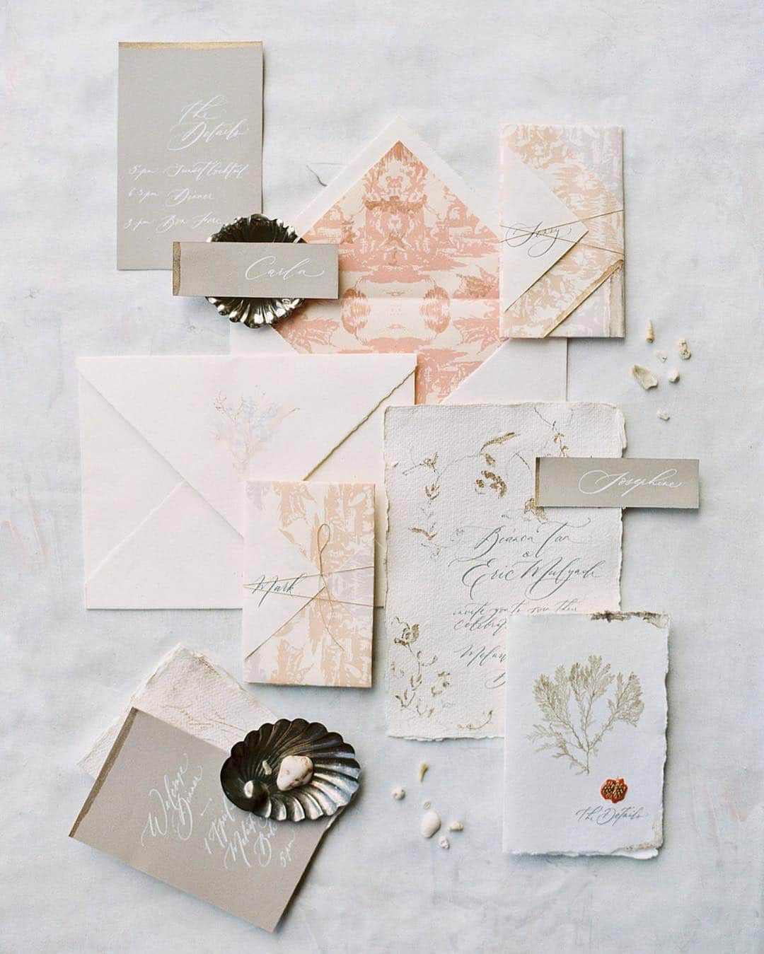 Veronica Halimさんのインスタグラム写真 - (Veronica HalimInstagram)「Mixing a hint of Indonesian Ikat pattern in the envelope liner and place card envelope for this romantic coral theme paper items. This is to showcase how traditional and non-traditional elements can fit so well together when you know how to use it right. — Photography: @stepanvrzalaphoto  Styled by @hermaidofhonor —  #vhcalligraphy #truffypi #カリグラフィー #カリグラフィースタイリング #モダンカリグラフィー #calligraphystyling #カリグラフィーワークショップ #baliwedding #calligraphyid #calligraphy #moderncalligraphy #coral #interior #igersjp #calligrapher #team_jp_西 #handmadepaper #japanspring  #penmanship #ウェディング #ウェディングアイテム #lifestyle #ワークショップ #カリグラファ #スタイリングワークショップ #スタイリング」5月1日 22時08分 - truffypi