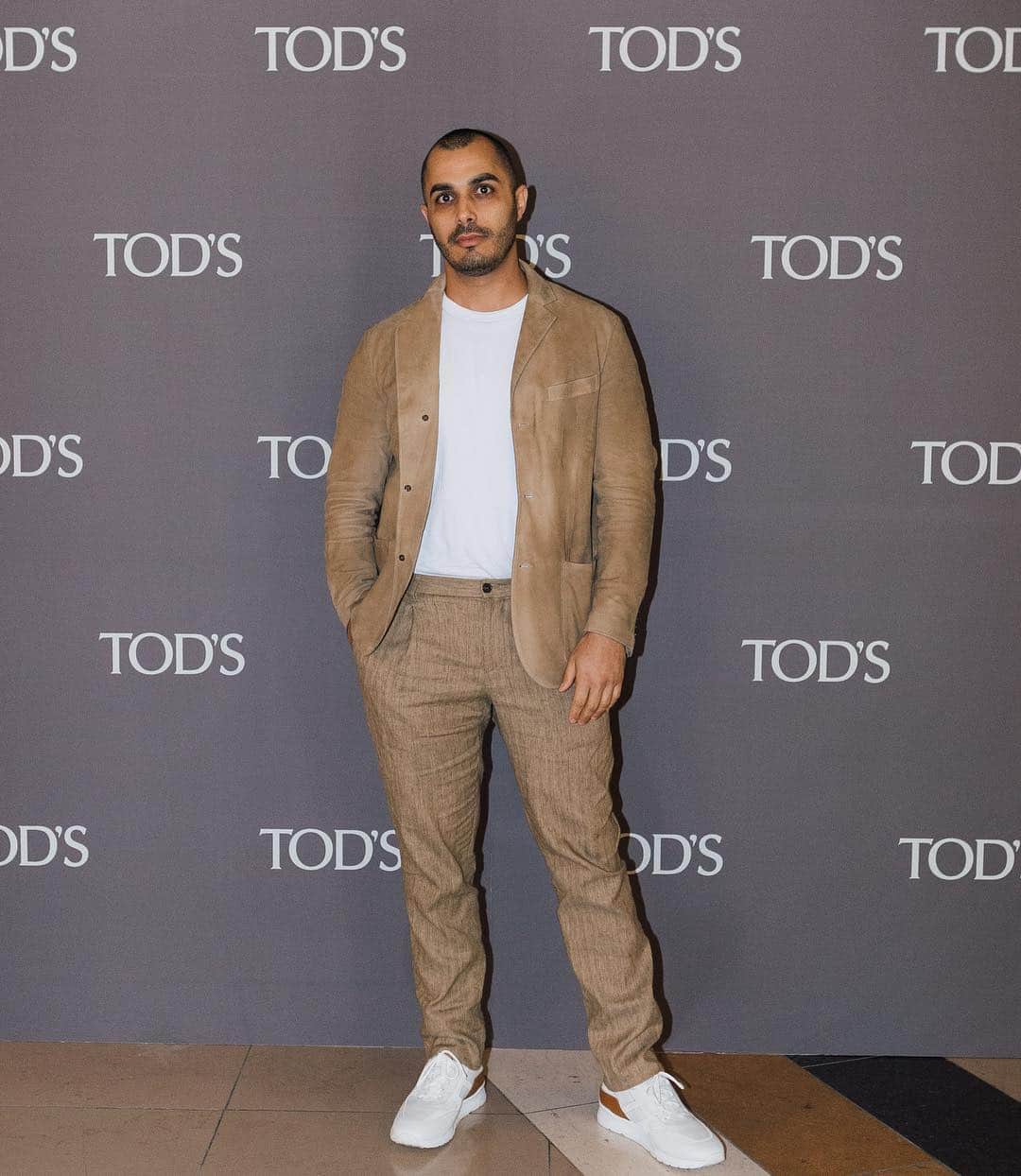 Lee Oliveiraさんのインスタグラム写真 - (Lee OliveiraInstagram)「In front of the lens 📸from the @Tods Chadstone boutique opening in Melbourne  #todschadstoneopens #todsmelbourne」5月1日 22時15分 - leeoliveira