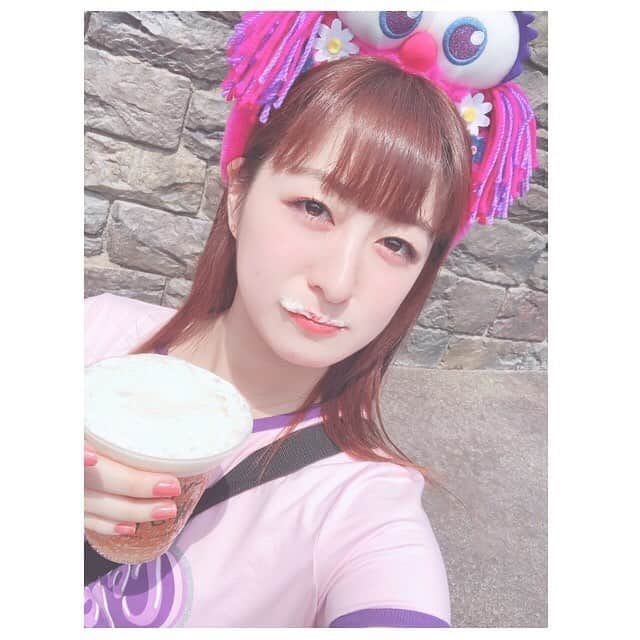 伊豆田莉奈さんのインスタグラム写真 - (伊豆田莉奈Instagram)「ชนแก้ว🍻 ภาษาญี่ปุ่น คำว่า “Kanpa~~~~iii🍻” タイ語では “ชนแก้ว”ションゲーウって言います🍻  #バタービール #butterbeer #usj #universalstudiojapan #izurinabnk48 #rinaizutabnk48 #izutarinabnk48 #izurina #izutarina #伊豆田莉奈 #いずりな #bnk48 #welovebnk48」5月1日 22時18分 - rina.cgm48official