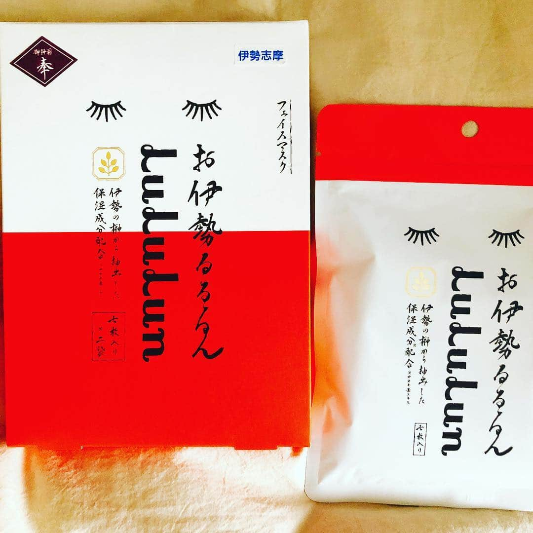 上田祥子さんのインスタグラム写真 - (上田祥子Instagram)「令和元日はお伊勢るるるんでケア。先日の神宮奉拝帰りにおかげ横丁で購入しました。伊勢の榊から抽出された保湿成分が配合され、美肌とお清めが同時に叶うスペシャルなフェイスマスクです。#ルルルン #お伊勢るるるん #榊 #フェイスマスク #シートマスク #lululun #令和 #保湿ケア」5月1日 13時25分 - uedasachikoinsta