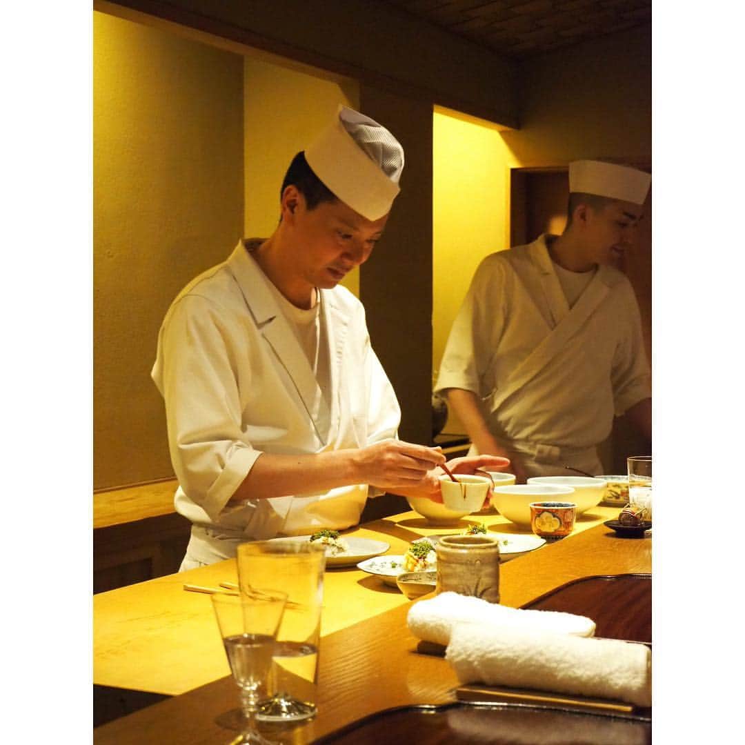 根岸由香里さんのインスタグラム写真 - (根岸由香里Instagram)「. 法子さん @wa_lance.noriko にご招待頂き、 京都 ごだん宮ざわさんへ。 素晴らしいお料理と器たち。 ここ数年の中で1番。 心と身体が、美味しい！幸せ！と感じるお料理。 ご主人の宮澤さんのお人柄も素晴らしく、リラックスして楽しませて頂きました。  お料理は味やその見た目だけでなく、誰とどんな空間でどの様な雰囲気の中で頂くかで美味しさが全然変わります。私にとっては全てがとても最高でした！ 次は夏のお料理を頂きに伺いたいです！ #ごだん宮ざわ」5月1日 13時41分 - yukarinegishi