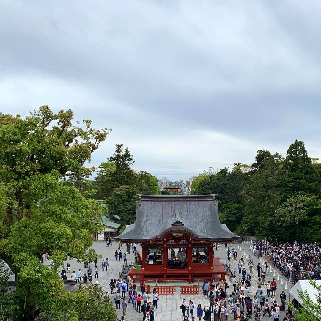 高松いくさんのインスタグラム写真 - (高松いくInstagram)「令和㊗️ 初詣⛩ どんどん願いはシンプルになっていく。 平和で🕊健康でありますように🙏 それだけで十分。 幸せは自分で発掘できる😊 いつだって自分から。  皆様素敵な令和を🍀  #鎌倉 #鶴岡八幡宮  #令和 #初詣 #平和 #健康 #日本 #japan #peace  #wish」5月1日 13時49分 - iku_takamatsu_trip_sup_yoga