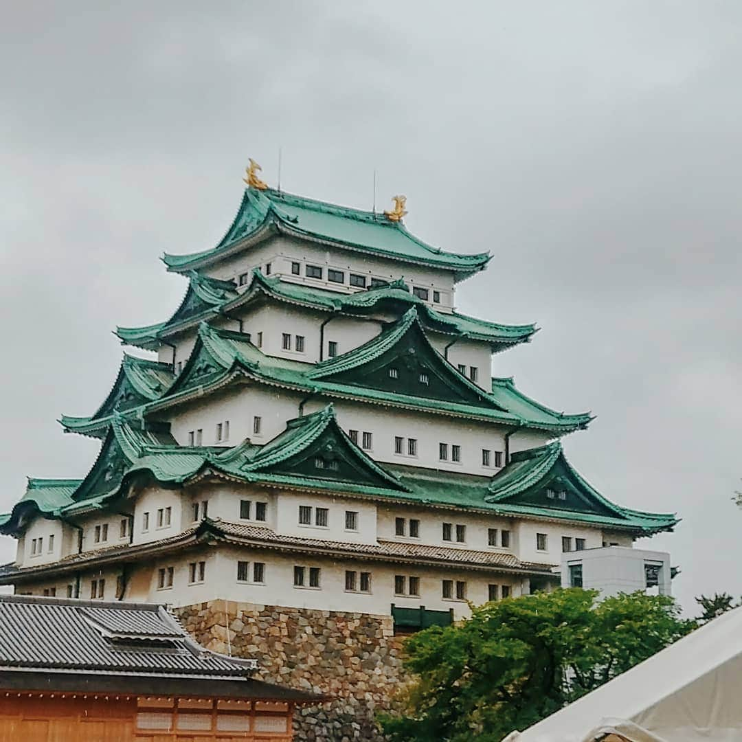 吉松育美さんのインスタグラム写真 - (吉松育美Instagram)「New era of REIWA #令和 has begun...✨ First day of REIWA was Nagoya castle🏯🏯🏯 . Very nice start✨😍 . . #令和 の初日は #名古屋城 から💞なんだか縁起が良さそうなスタート✨✨✨😄 . . #曇り #雨 #お城 #japan #nagoya #castle #beautiful #era #reiwa #samurai #shogun #photography #photo」5月1日 13時59分 - ikumiyoshimatsu