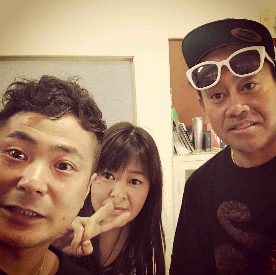 杉本知香さんのインスタグラム写真 - (杉本知香Instagram)「令和元年5月1日❣️ 大輔さんと入江くん散髪✂️🌟 GW前から連日激混みで予約入りきらなかったので定休日だけど急遽🤗 記念すべき日に2人を散髪できて嬉しいです😆  #中目黒美容室 #宮川大輔#イッテQ#青空レストラン #あんぎゃー #カラテカ入江#カラテカ#入江慎也 #イリエコネクション#社長 #令和#令和元年#5月1日」5月1日 14時21分 - sugimotoc