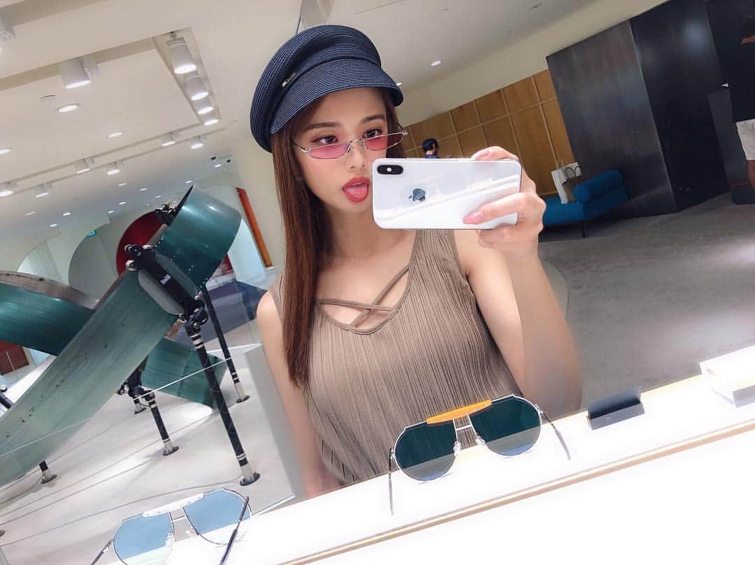 茶谷伊織のインスタグラム：「. 😛 #gentlemonster #sunglasses #fashion」