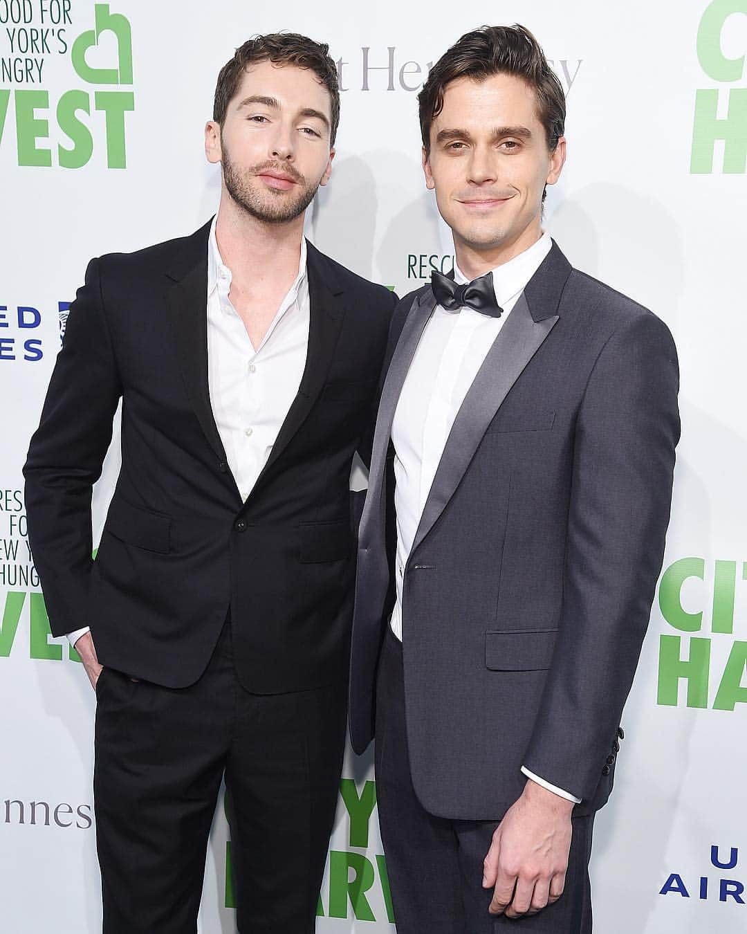 Just Jaredさんのインスタグラム写真 - (Just JaredInstagram)「@chrissyteigen joins co-host @antoni and event performer @darrencriss at the City Harvest Gala. She is wearing an @azziandosta dress. #ChrissyTeigen #AntoniPorowski #DarrenCriss Photos: Getty」5月1日 14時33分 - justjared