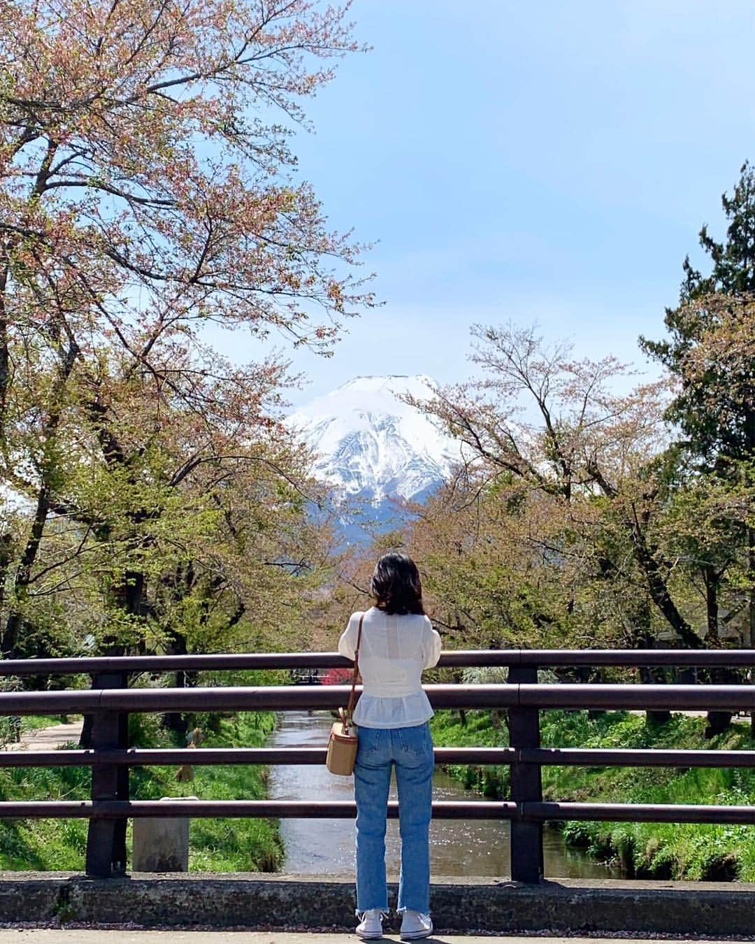 武智志穂さんのインスタグラム写真 - (武智志穂Instagram)「新しい時代が平和でありますように🕊 今を生きる子供たちにとって、希望あふれる時代となりますように。 ‌ にしても昨日の大晦日感、そわそわしたな〜😂 ‌ #山中湖 #忍野村 #富士山 #日本の心 #日本 #令和 #🇯🇵 #ありがとう平成」5月1日 14時51分 - shiho_takechi