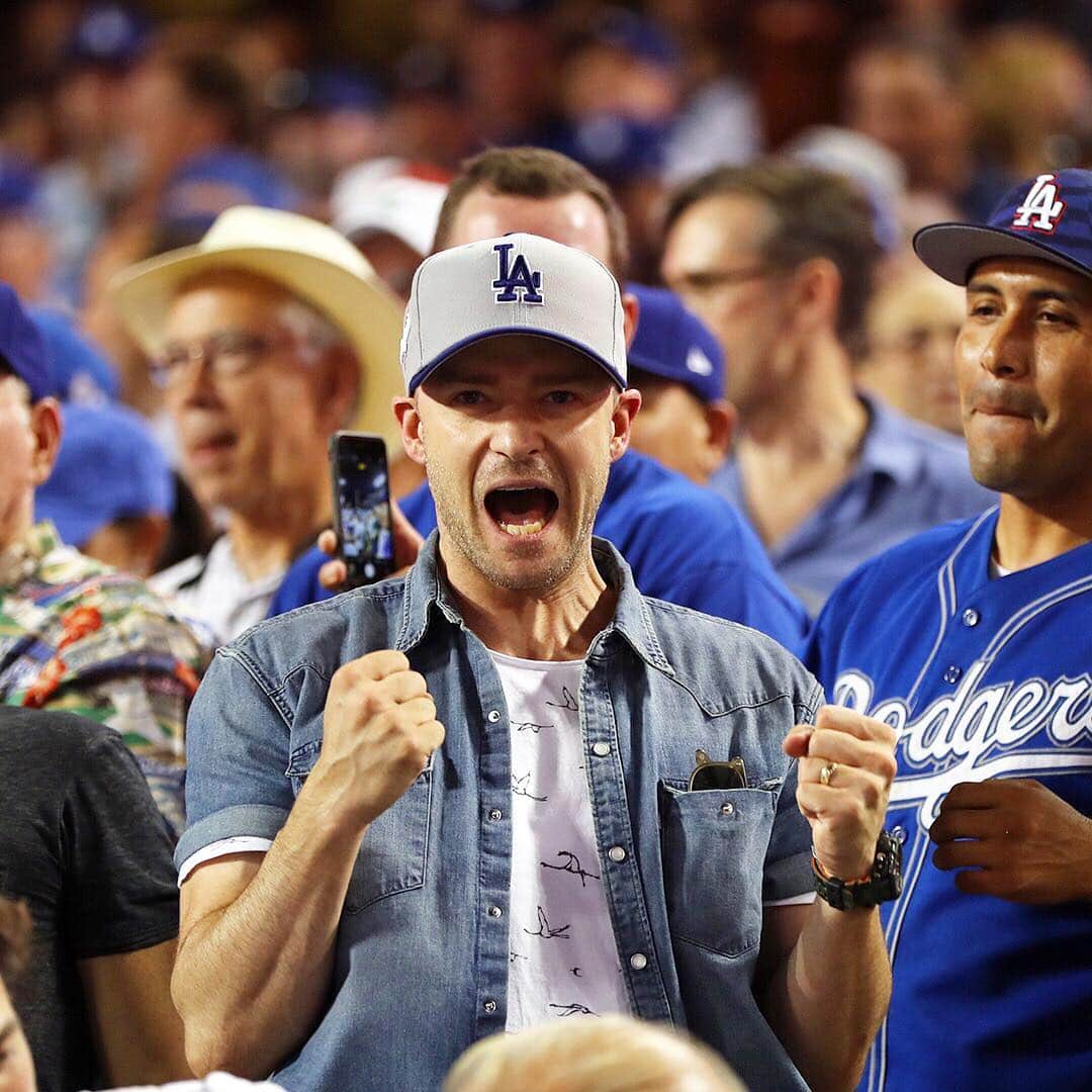 MLBさんのインスタグラム写真 - (MLBInstagram)「Pretty soon on the West Coast it’s gonna be May ... and the @dodgers already have 20 wins.」5月1日 14時51分 - mlb
