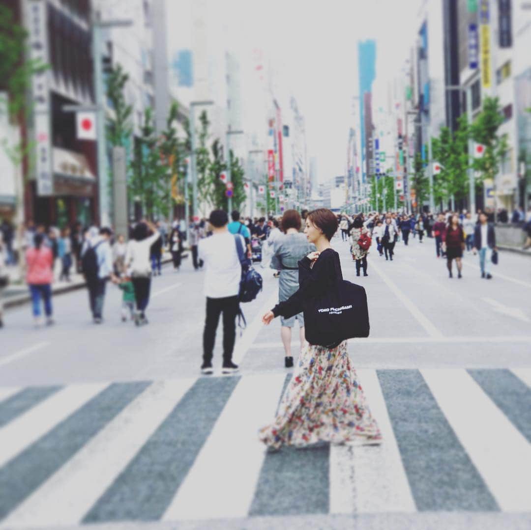 dorlisのインスタグラム：「YOKO FUCHIGAMI トート #dorlis #yokofuchigami #クリエイターズファイル #creatersfile #トートバック #2way #クリアトートも可愛かった #秋山竜次 #ロバート秋山 #ショート女子 #大人ショート #くせ毛」