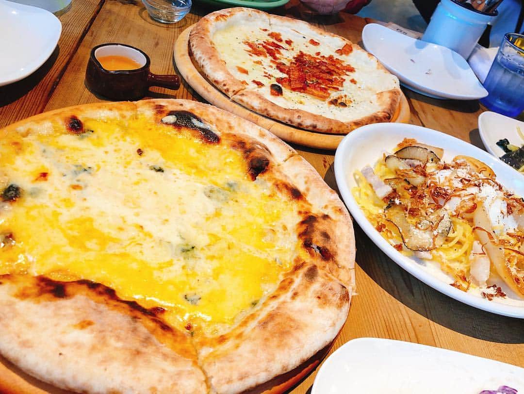 城恵理子さんのインスタグラム写真 - (城恵理子Instagram)「. . . #dayskitchen #salad  #pizza #pasta  #ペペロンチーノ  #カルボナーラ . . めちゃくちゃ美味しくて 幸せでした . #家族 で #神戸フラワーパーク . .」5月1日 15時00分 - eriko_jo1127