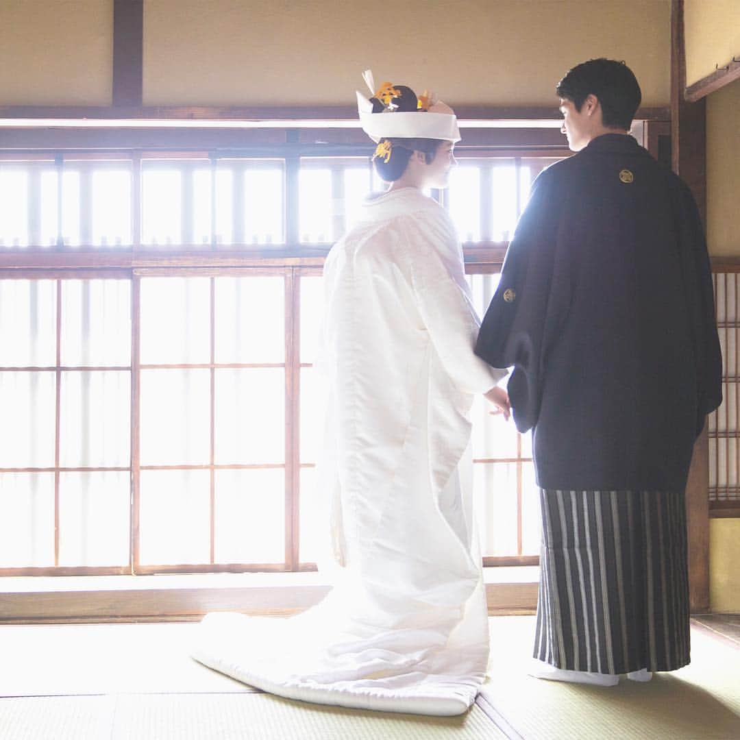 CLAIREのインスタグラム：「令和元年、スタートしました。 ・ 新しい時代も変わらずに、花嫁様花婿様に寄り添い、ご希望を叶えられるよう、私たちは真摯に努めてまいります。 ・ これからも、たくさんの笑顔とともに。 ・ @clairebridalstudio」