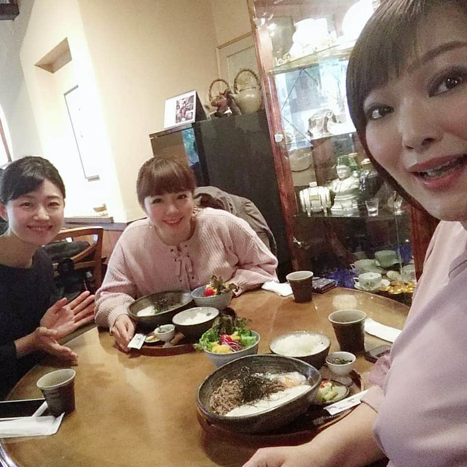 五十嵐サキさんのインスタグラム写真 - (五十嵐サキInstagram)「サキランチ☀️🍴 #久しぶり の #櫻 さん #お蕎麦 の #定食 #ヘルシー #美味しい  #メイクイベント #チケット #私のInstagram でも #対応させて頂きます #ご希望 の方は #メッセージ に #お名前 と #枚数 宜しくお願い致します #手持ち分あり #着々と #ご購入頂いております 😄 #今日は一旦 #大阪 に帰る #令和元年 #五十嵐サキ」5月1日 15時20分 - saki_igarashi