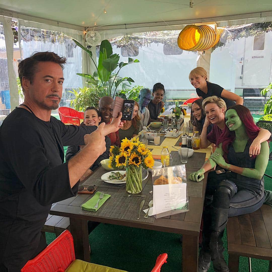 ロバート・ダウニー・Jrさんのインスタグラム写真 - (ロバート・ダウニー・JrInstagram)「#tbt #throwback #flashback to the #Women of @marvelstudios #mcu lunch I had the pleasure of hosting... #girlpower #epic #bts (📸 @jimmy_rich ) #TeamStark #thankyou good-times getting the ladies together...」5月1日 15時29分 - robertdowneyjr