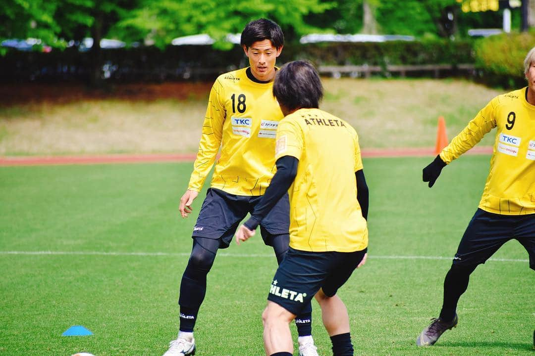 栃木SCさんのインスタグラム写真 - (栃木SCInstagram)「． ＼ #TRAINING ⚽️ 2019.05.01 ／ ． 令和スタートのトレーニング📷✨ 汗ばむ陽気の中ご観覧頂きました皆さまありがとうございました！これからの時期、こまめに水分補給をしながらのご観覧をお願い致します⚽️ ． #栃木SC #tochigisc #jleague #Jリーグ #jリーグ好きな人と繋がりたい #広報カメラ #宇都宮 #河内総合運動公園 #坂田良太 #平岡翼 #浜下瑛 #大島康樹 #西谷優希 #西谷和希 #川田修平 #ユヒョン #石川慧 #⚽️」5月1日 15時21分 - tochigisc_official