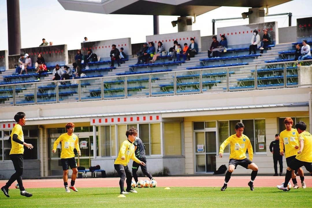 栃木SCさんのインスタグラム写真 - (栃木SCInstagram)「． ＼ #TRAINING ⚽️ 2019.05.01 ／ ． 令和スタートのトレーニング📷✨ 汗ばむ陽気の中ご観覧頂きました皆さまありがとうございました！これからの時期、こまめに水分補給をしながらのご観覧をお願い致します⚽️ ． #栃木SC #tochigisc #jleague #Jリーグ #jリーグ好きな人と繋がりたい #広報カメラ #宇都宮 #河内総合運動公園 #坂田良太 #平岡翼 #浜下瑛 #大島康樹 #西谷優希 #西谷和希 #川田修平 #ユヒョン #石川慧 #⚽️」5月1日 15時21分 - tochigisc_official