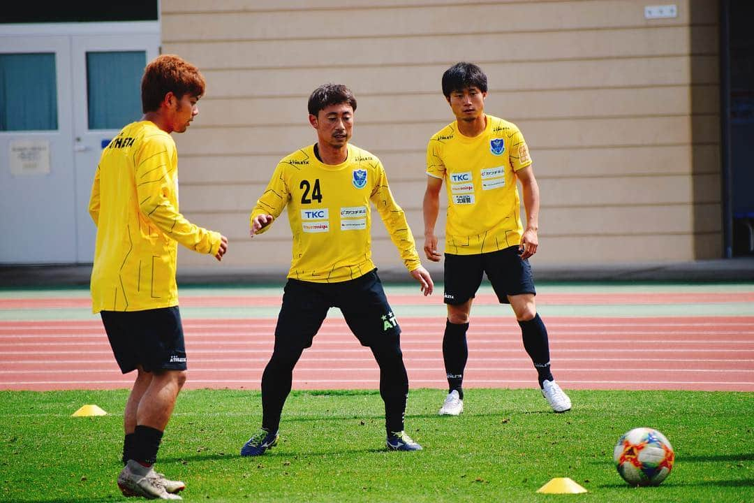 栃木SCさんのインスタグラム写真 - (栃木SCInstagram)「． ＼ #TRAINING ⚽️ 2019.05.01 ／ ． 令和スタートのトレーニング📷✨ 汗ばむ陽気の中ご観覧頂きました皆さまありがとうございました！これからの時期、こまめに水分補給をしながらのご観覧をお願い致します⚽️ ． #栃木SC #tochigisc #jleague #Jリーグ #jリーグ好きな人と繋がりたい #広報カメラ #宇都宮 #河内総合運動公園 #坂田良太 #平岡翼 #浜下瑛 #大島康樹 #西谷優希 #西谷和希 #川田修平 #ユヒョン #石川慧 #⚽️」5月1日 15時21分 - tochigisc_official