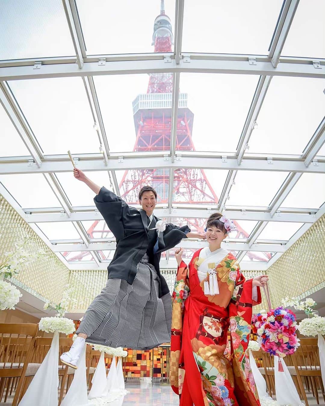 東京タワーの麓の結婚式さんのインスタグラム写真 - (東京タワーの麓の結婚式Instagram)「🗼 令和がはじまりましたね✨ たくさんの#令和元年ウェディング をお手伝いできること スタッフ一同楽しみでなりません！🤵👰💕 . 今月末まで、会場見学にお越しいただく 新郎新婦様でお名前に「令」「和」が入っていれば 特別特典をプレゼントいたします✨ちなみに… 「鈴木さん」のような漢字の一部でもOK🙆‍♂️🙆‍♀️ うちの支配人が鈴木なので、奮発してます✨笑 . 詳細は @theplaceoftokyo  プロフィールから公式HPへどうぞ🗼✨ . #theplaceoftokyo #ザプレイスオブトウキョウ #プレイスオブトウキョウ #東京タワー #東京タワー🗼 #東京タワーで結婚式 #東京タワーが好き #インスタジェニック婚 #tokyotower #wedding #ウェディング #プレ花嫁 #卒花嫁 #2019年春婚 #2019夏婚 #2019秋婚 #2019冬婚 #結婚式準備 #結婚式場探し  #東京花嫁 #関東プレ花嫁 #日本中のプレ花嫁さんと繋がりたい #ありがとう平成  #ようこそ令和 #令和 #令和元年」5月1日 15時31分 - theplaceoftokyo